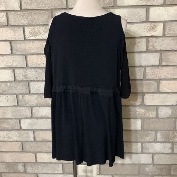 3for$20 blouse fits small loose fit or medium tighter fit - Picture 3 of 3